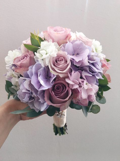 Lilac Bouquet Wedding, Lavender Bouquet Wedding, Heather Bouquet, Purple Bride Bouquet, Purple Flowers Wedding, White Wedding Flowers Bouquet, Purple White Wedding, Pink Purple Wedding, Prom Bouquet