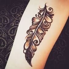 Henna Feather, Henna Designs Arm, Cool Henna, Small Henna Tattoos, Small Henna Designs, Small Henna, Henna Inspired Tattoos, Mehndi Style, Henna Body Art