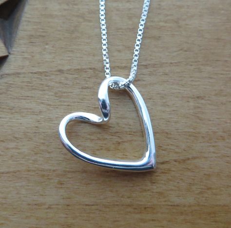 Heart pendant necklace