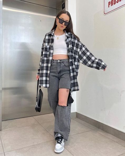 Rate This chola fits ideas From ⭐1~10. SAVE & FOLLOW i will update everyweek. Oversized Checkered Shirt Outfit, Aesthic Outfit Ideas, Checkered Shirt Outfit Women, Chola Fits, Checkers Shirt, Checkered Shirt Outfit, Plaid Jacket Outfit, Checkered Outfit, Vsco Outfit