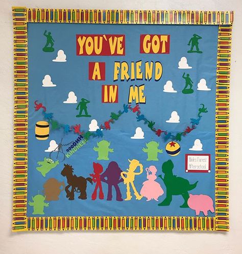 Disney Bulletin Boards, Classy Crafts, Ra Decorations, Speech Classroom, October Bulletin Boards, November Bulletin Boards, Kindergarten Bulletin Boards, Music Bulletin Boards, College Bulletin Boards