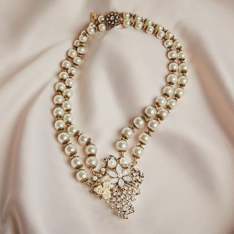 Pearl Earrings And Necklace, Floral Centrepiece, Glamour Vintage, Pearl Necklace Vintage, Special Necklace, Vintage Inspired Jewelry, Miriam Haskell, Joan Crawford, Earrings And Necklace