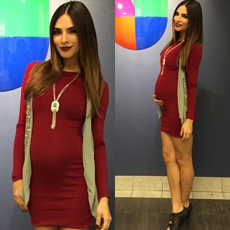 Alejandra Espinoza.. Alejandra Espinoza, Prego Outfits, Pregnant Outfit, Pregnant Outfits, Baby Bump Style, Preggo Fashion, Pretty Pregnant, Mommy Outfits, Cute Maternity Outfits