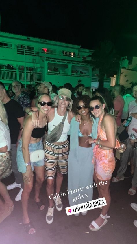 Ellie Roebuck, Romantic Trips, Ella Toone, England Lionesses, England Ladies Football, Ibiza Party, Leah Williamson, Outfit Inso, Calvin Harris