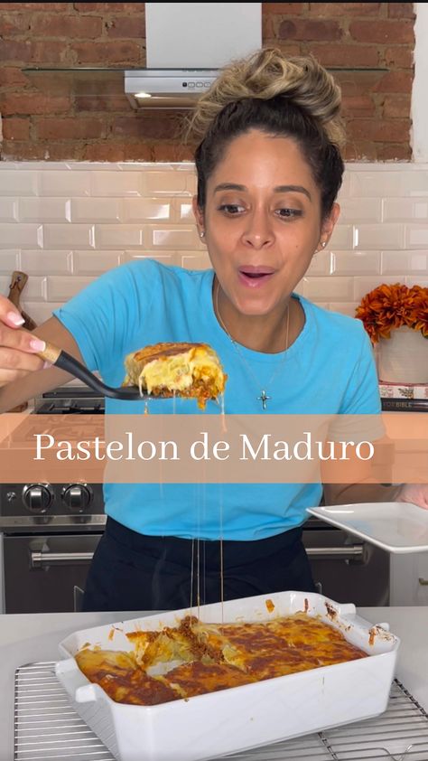 Puerto Rican Dishes Holidays, Pastelon Recipe Puerto Rico Authentic, Pastelon Dominicano, Puerto Rican Pastelon Recipes, Dominican Pastelon, Pastelon Recipe Puerto Rico, Maduros Recipe, Platanos Maduros Recipe, Pastelon Recipe