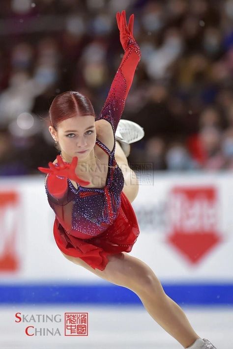 Alexander Trusova, Dance Warm Up, Sasha Trusova, Figure Skating Outfits, Skate 3, Russian Figure Skater, Ice Skating Rink, People Figures, Alexandra Trusova