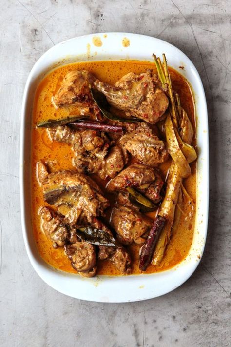 Indonesian Curry Indonesian Curry, Curry Chicken Thighs, Kari Ayam, Ayam Bakar, Indonesian Cuisine, Malaysian Food, India Food, Curry Chicken Recipes, Think Food