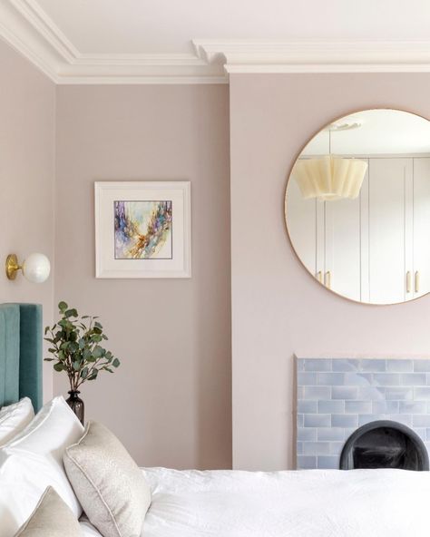 Farrow & Ball on Instagram: “The shot of this room shows the soft and romantic side of #Peignoir, a grey pink hue. This soft pink has a big dose of grey in its pigment…” Farrow Bal, Wimborne White, Wooden Window Frames, Farrow And Ball Paint, Bedroom Wall Colors, Relaxing Bedroom, Bedroom Paint, Spare Room, Pink Walls