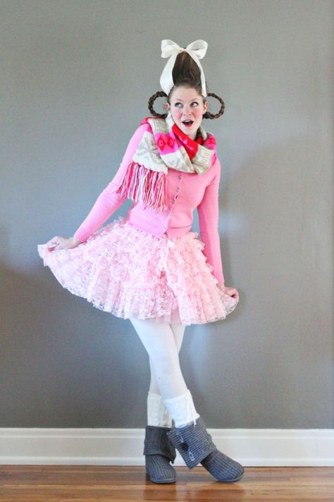 Whoville Costume Inspiration from How the Grinch Stole Christmas with a link to the hair and Who From Whoville Costume, Whoville Costumes, Grinch Halloween, Seussical Costumes, Grinch Costumes, Christmas Parade Floats, Christmas Dress Up, Grinch Christmas Party, Whoville Christmas