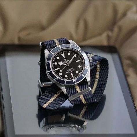 Watch Strap Ideas, Omega Watches Seamaster, Tudor Watches, Gentleman Aesthetic, Diver Watch, Timex Watches, Nato Strap, Tudor Style, Mens Style Guide