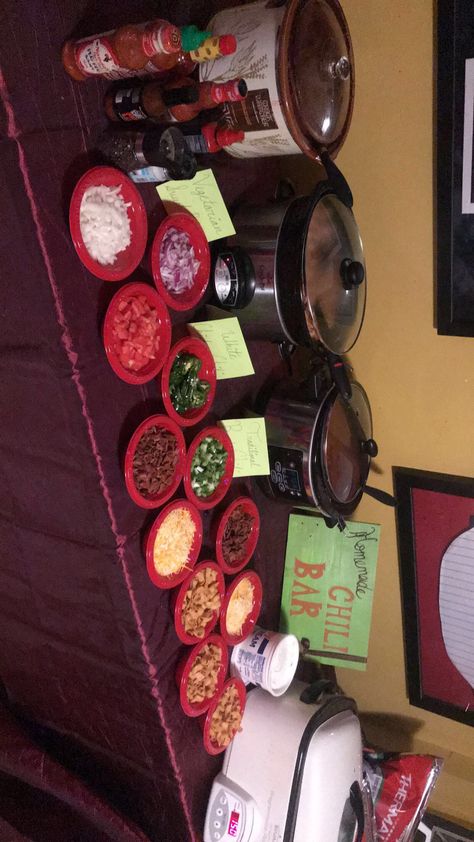 Soup Bar For Party, Halloween Party Chilli Bar, Chili Bar Birthday Party, Chili Bar Set Up Party Ideas, Chilli Toppings Bar, Chili Wedding Reception, Chili Baby Shower Ideas, Chili Bar Ideas Fall Party, Chili Party Bar