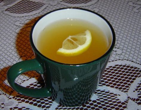 Hot Toddy Whisky Honey, Best Cold Remedies, Cold Remedy, Hot Toddies Recipe, Cold And Cough Remedies, Sick Remedies, Home Remedy For Cough, Cold Symptoms, Cold Cough