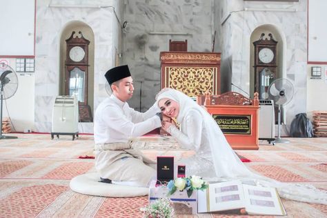 Nikah Masjid, Akad Nikah Photography, Nikah Photoshoot, Foto Akad, Foto Akad Nikah, Melayu Wedding, Wedding Akad, Wedding Syar'i, Muslim Wedding Photos