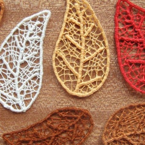 Skeleton Leaves, Tutorial Macramé, Purl Bee, Textiles Techniques, Paper Embroidery, Chale Crochet, Needle Lace, Bobbin Lace, Embroidery Inspiration