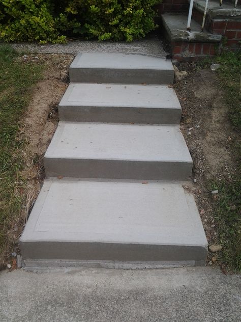 Walkways To Front Door With Steps, Wide Concrete Steps, Concrete Staircase Outdoor, Concrete Steps Outdoor, Hardscaping Backyard, Stairs Backyard, Exterior Steps, Concrete Front Steps, Cement Steps