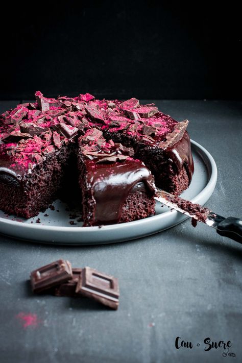 simple chocolate beetroot cake Beetroot Cake Recipe, Beetroot Chocolate Cake, Beetroot Cake, Beetroot Recipes, Healthy Cake, English Food, Chocolate Desserts, Chocolate Recipes, Beautiful Cakes