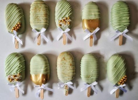 Green And Gold Cakesicles, Green Cakesicles, Gold Cakesicles, Cakesicles Ideas, Popsicles Cake, Ice Cream Cake Pops, Cake Bridal Shower, Jungle Theme Cakes, Sage Green Baby Shower