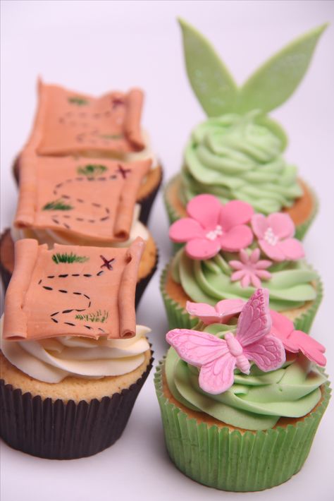 Peter Pan Birthday party Piter Tinker Bell Birthday Party, Tinker Bell Party Ideas, Peter Pan Themed Food, Tinkerbell And Friends Birthday Party, Peter Pan Birthday Party, Peter Pan Cupcakes, Peter Pan Desserts, Peter Pan Birthday, Peter Pan Cake