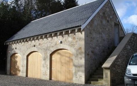 Stone Garage Exterior, Arched Garage Doors, Stone Carriage House, Arched Barn Door, Stone Garage, Timber Garage, Farmhouse Garage, Garage Guest House, Cow House