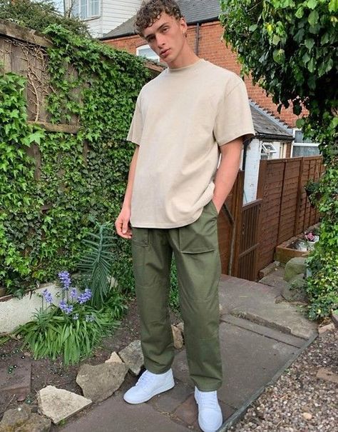 Green Cargo Pants Outfit Men, Cargo Outfit Men, Green Trousers Outfit, Green Cargo Pants Outfit, Cargo Pants Outfit Men, Green Pants Outfit, Cargo Outfit, Men Street Fashion, Streetwear Winter