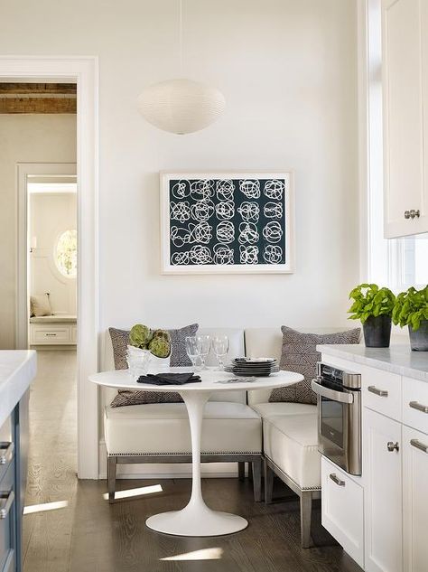 Transitional kitchen features an eat-in kitchen boasting a freestanding L shaped banquette ... Corner Bench Kitchen Table, Modern Breakfast Nook, Små Rum Lidt Plads, Kitchen Banquette, Small Kitchen Tables, Kitchen Seating, Banquette Seating, Kitchen Corner, Kitchen Nook