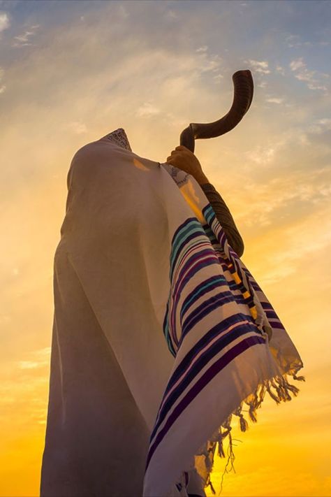 A man in a tallit, a Jewish prayer shawl, blowing the shofar. (Image: Adobe Stock/John Theodor) Yom Teruah, Happy Rosh Hashanah, Arte Judaica, High Holidays, Jewish Heritage, Rosh Hashana, Yom Kippur, Gods Glory, Saint Esprit