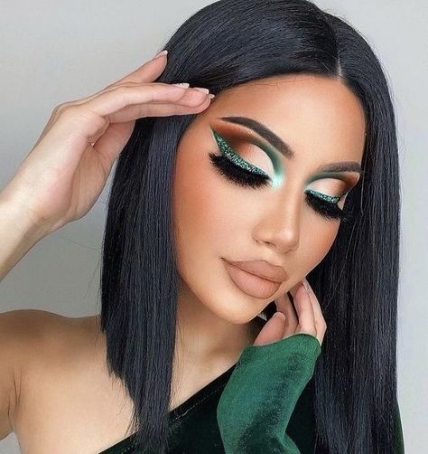 Gʀᴇᴇɴ 𝓜𝓪𝓴𝓮𝓾𝓹 𝓲𝓭𝓮𝓪𝓼♥ Gala Makeup, Maquillage On Fleek, Green Makeup, Eye Makeup Designs, Colorful Eye Makeup, Green Eyeshadow, Stunning Makeup, Creative Eye Makeup, Glamour Makeup