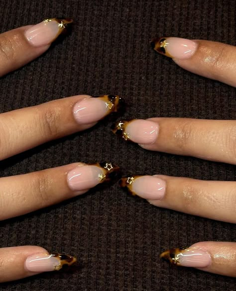 insta: gelxbygrace Tortoise Tips Nails, Tortoise French Tip, French Tip With Gold, Tortoise Nails, Tortoise Shell Nails, Shell Nails, Tips Nails, Gel Designs, Turtle Shell