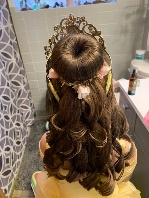 Beauty And The Beast Hairstyle Quince, Beauty And The Beast Inspired Hairstyles, Bell Princess Hairstyle, Bell Beauty And The Beast Hairstyle, Beauty And The Beast Wedding Party Attire, Bell Themed Quince, Princess Belle Hairstyle For Kids, Beauty And The Beast Cincoañera, Girls Princess Hair