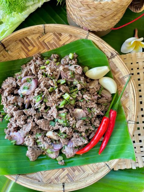 Thai Ground Beef Larb Recipe (Larb Neua) – Hungry in Thailand Beef Laab Recipe, Easy Thai Salad, Basil Recipes Vegetarian, Thai Ground Beef, Laab Recipe, Beef Larb, Thai Basil Recipes, Larb Salad, Pork Larb