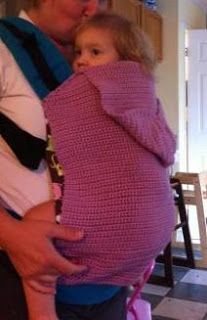 I'm "that" mom: Tutorial Tuesday-Crochet Carrier Cover Crochet Baby Carrier, Baby Doll Carrier, Baby Carrier Cover, Best Baby Carrier, Doll Carrier, Irish Crochet Dress, Baby Sling, Crochet Baby Shoes, Crochet Mandala