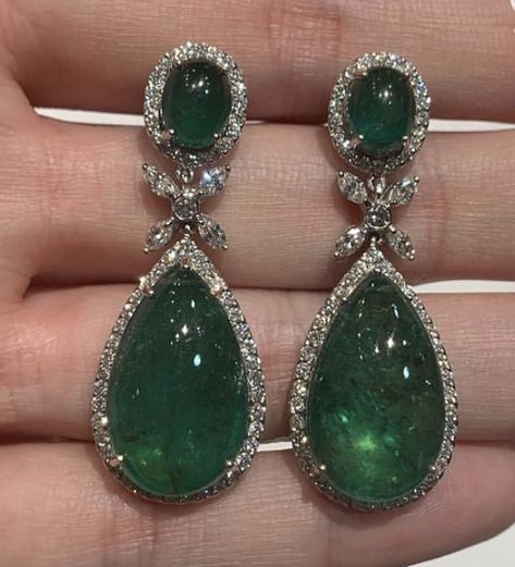 Earrings Green Stone, Jewelry Holder Aesthetic, Aesthetic Jewelry Holder, Emerald Jewelry Ring, Pinterest Jewelry, Neck Pieces Jewelry, Diamond Jewelry Earrings, Aesthetic Jewelry, Black Beaded Jewelry