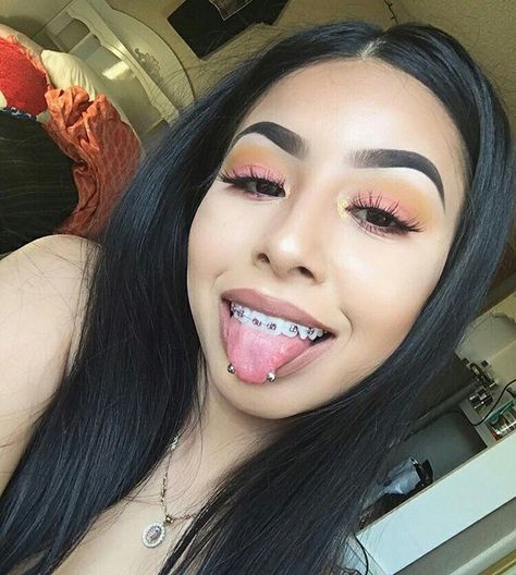 pin credit @thatkidddee✨ follow her for more poppin pins Snake Tongue Piercing, Split Tongue Piercings, Tounge Piercing Snake Eye, Split Tounge With Piercings, Snake Eyes Tongue Piercing, Piercings Eyebrow Girl, Snake Eyes Piercing, Snake Bite Piercing, Cute Girls With Braces