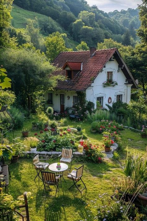 Cottage Home Outside, Cottage In The Countryside, Aesthetic Home Outside, Cottage In A Field, Cottage On A Farm, Farm Aesthetic Country Living House, Cottage Vision Board, Italy Cottage Interior, English Cottage Countryside