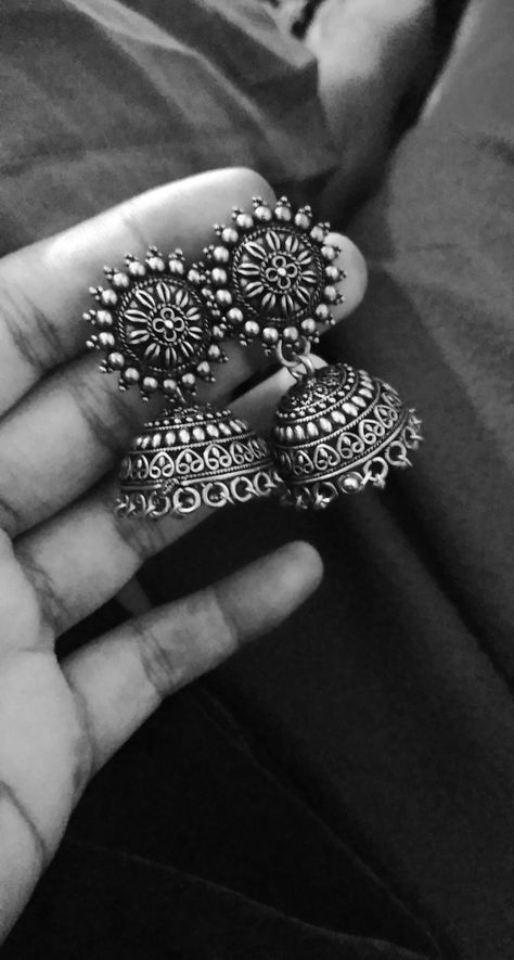 Jhumka Aesthetic Snap, Jumka Snap, Jhumkas Aesthetic Snap, Jhumka Snap, Jhumkas Aesthetic, Aesthetic Sisters, Hidden Pics, Bugatti Wallpapers, Movie Hall