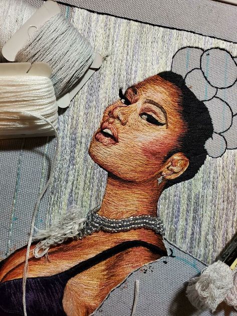 Long And Short Stitch, Portrait Embroidery, Fashion Illustration Tutorial, Landscape Art Quilts, Embroidered Portrait, Bee Embroidery, Hand Embroidery Projects, Punch Needle Embroidery, Thread Painting