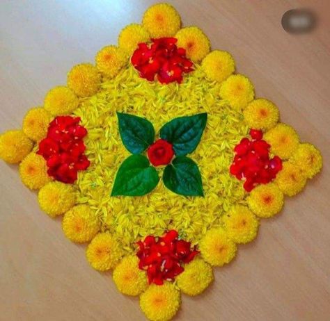 Onam Flower Decoration Simple, Easy Rangoli With Flowers, Flower Kolam Design, Dusshera Rangoli Ideas, Easy Flower Rangoli Simple, Easy Flower Rangoli Designs, Rangoli Using Flowers, Floral Rangoli Designs, Flowers Rangoli Designs Ideas