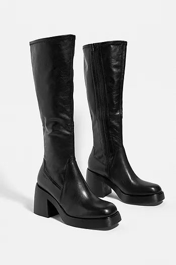 Vagabond Brooke, Knee High Black Boots, Chunky Combat Boots, High Black Boots, 90s Inspired Outfits, Black High Boots, Shoe Wishlist, Black Knee High Boots, Winter Outfit Inspiration