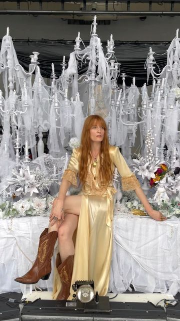 Florence Given Style, Florence Welch Street Style, Florence Welch Style Dresses, Florence And The Machine Outfits, Florence Welch Dress, Florence Welch Outfits, Florence Welch Style, Envy Clothing, Florence The Machines