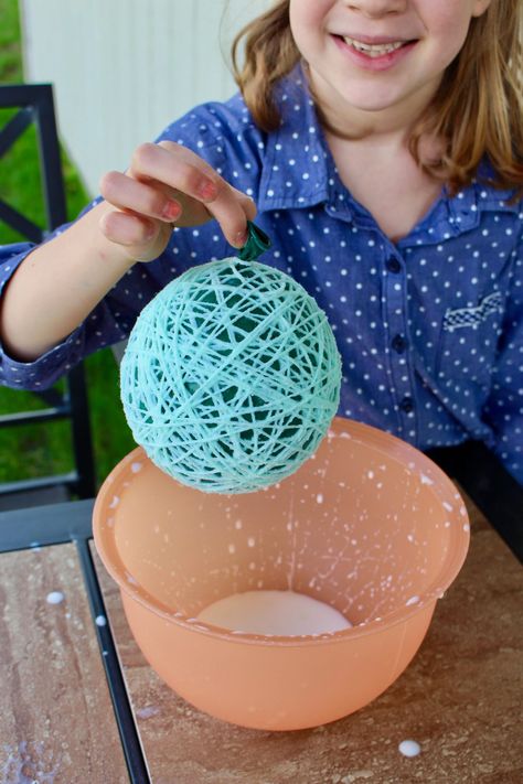 Easy To Make String Easter Eggs - Welcome To Nana's Yarn Easter Basket, String Easter Eggs, String Easter Basket, Balloon Ring, Lidia Crochet Tricot, Making Easter Eggs, Fun Easter Crafts, Easter Bunny Crafts, Easter Eggs Diy