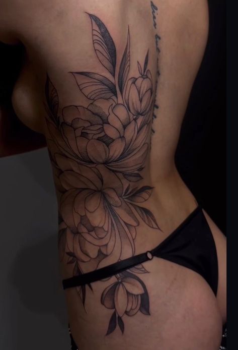 Tattoos Ribs Women, Large Rib Tattoo, Large Side Tattoos Women, Big Side Tattoos Women, Big Rib Tattoos For Women, Tattoo Of Woman Body Outline, Large Rib Tattoos For Women, Womens Rib Tattoos, Stomach Tattoo Men