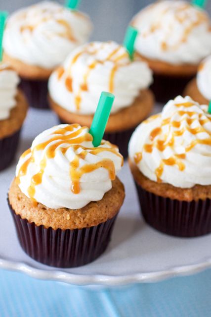 Frappuccino Cupcakes, Starbucks Cupcakes, Espresso Cupcakes, Minuman Starbucks, Caramel Frappuccino, Fun Cupcake Recipes, Caramel Cupcakes, Cupcake Cake, Yummy Cupcakes