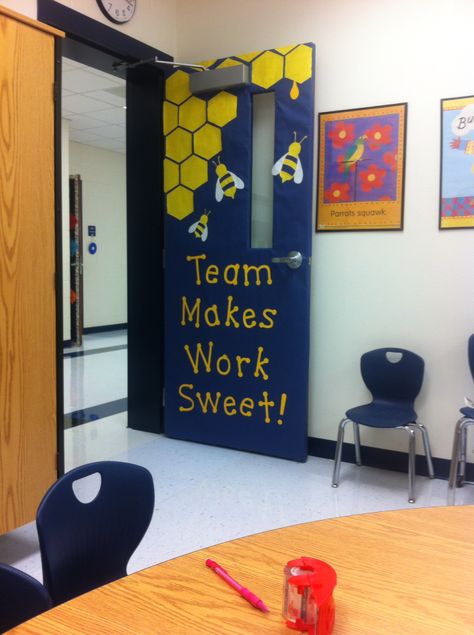 Teamwork door decoration Staff Room Door Decoration, Staff Room Decoration Ideas, Class Door Decorations, Birthday Board Classroom, Room Door Decorations, Bee Themed Classroom, Board Classroom, Class Door, School Door Decorations