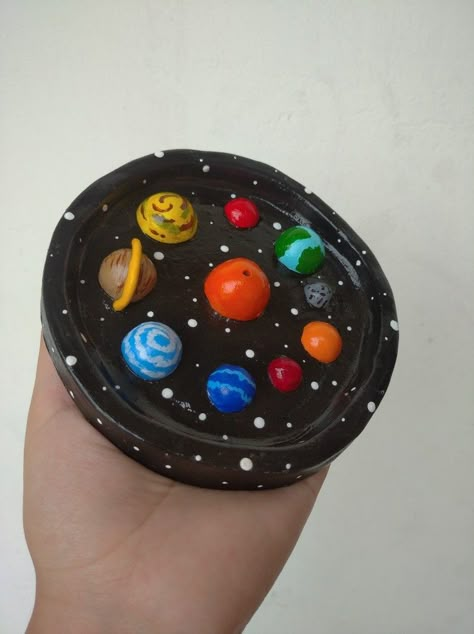 Punch Pot Ideas, Clay Planets Solar System, Space Clay Art, Space Clay Ideas, Cool Ashtrays Clay, Clay Ashtray Ideas Aesthetic, Ashtray Clay Ideas, Clay Planets, Diy Ashtray Clay