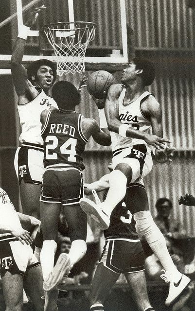 arkansas basketball 1980s | Recent Photos The Commons Getty Collection Galleries World Map App ... Retro Basketball Poster, Vintage Basketball Aesthetic, Evan Core, Vintage Sports Aesthetic, Basketball Core, Winter Branding, Arkansas Basketball, 70s Basketball, 1980s Basketball