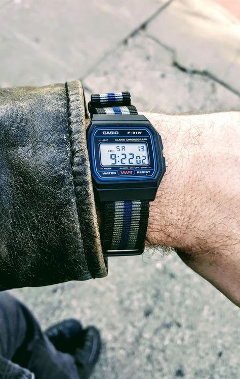 casio aq 800 #clockthis #cartierlimitededition🕙. Casio F91w, Casio Vintage Watch, Casio Digital, Casio Watches, Casio Vintage, Casio Classic, Running Watch, Retro Watches, Nato Strap