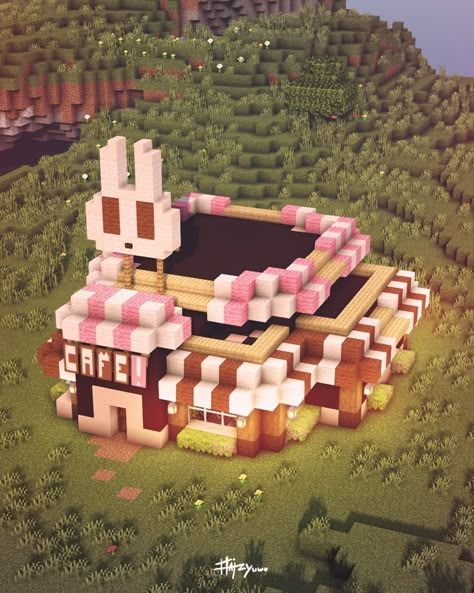 Minecraft Cafe Tables, Cute Minecraft Building Ideas Pink, Bunny Minecraft Build, Minecraft Building Ideas Kawaii, Cute Cafe Minecraft, Mincraft Bulds Idea, Minecraft Kawaii House, Minecraft Cat Build, Kawaii Minecraft Houses