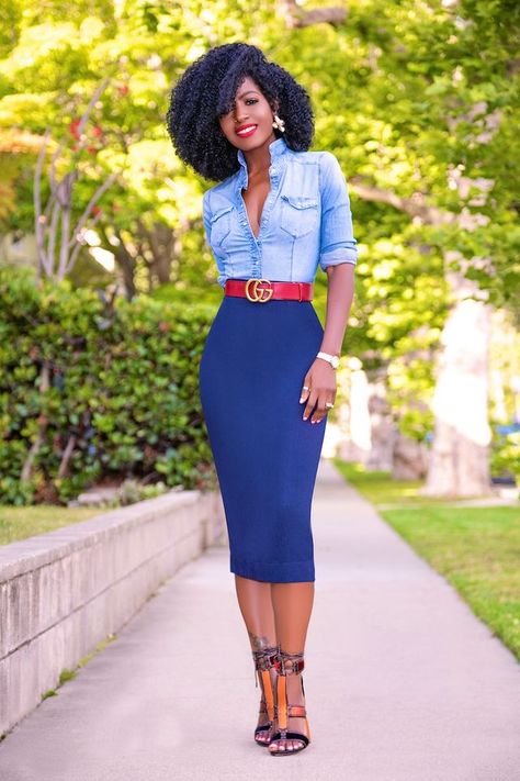 Shirt With Skirt, Pencil Skirt Outfit, Fitted Denim Shirt, Pencil Midi Skirt, Pencil Skirt Casual, Style Pantry, Pencil Skirt Outfits, Rock Chic, Midi Skirt Pencil