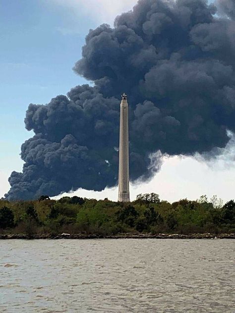 ITC. Tank Fire Burning Behind the San Jacinto Monument La Porte Texas San Jacinto Monument, Evil Buildings, Fire Burning, San Jacinto, Deer Park, Houston Texas, Cn Tower, Beautiful Photography, Monument