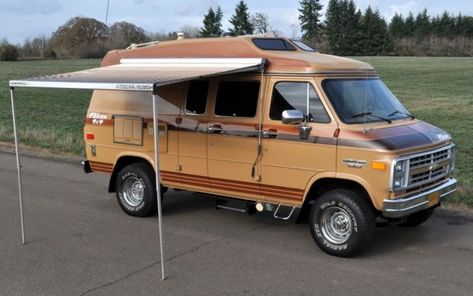 Awning 70s Camper Van, Camper Van Exterior, 70s Van, Van Exterior, Van Life Interior, Life Budget, 4x4 Camper Van, Chevrolet Van, Ram Van